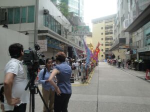 Sring Atin, Mantan Ketua IMWu Hong Kong saat diwawancarai wartawan TVB, salah satu televisi di Hong Kong