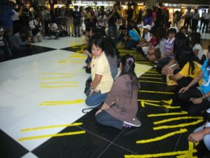TKI Taiwan Membawa Pita Kuning, Tuntut Hak Atas Ruang Publik
