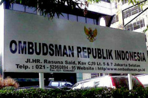 Kantor Ombudsman Republik Indonesia yang berada di kawasan Jalan Rasuna Said. Keberadaan lembaga ini adalah unutk menampung kritik dan saran atas pelayanan publik.
