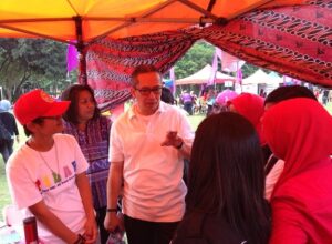 Chalief Akbar saat hadir dan berkunjung ke peringatan ulang tahun IMWU Hong Kong di lapangan Victoria Park, serta berbincang-bincang dengan kawan-kawan Buruh Migran Indonesia (BMI)