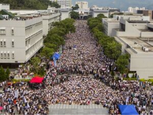 Massa Menduduki Pusat Hong Kong