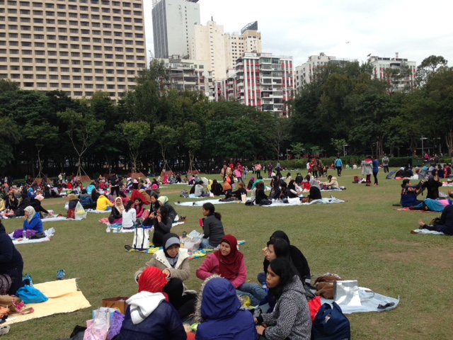 Buruh Migran Indonesia yang Berada di Hong Kong Berkumpul di Victoria Park